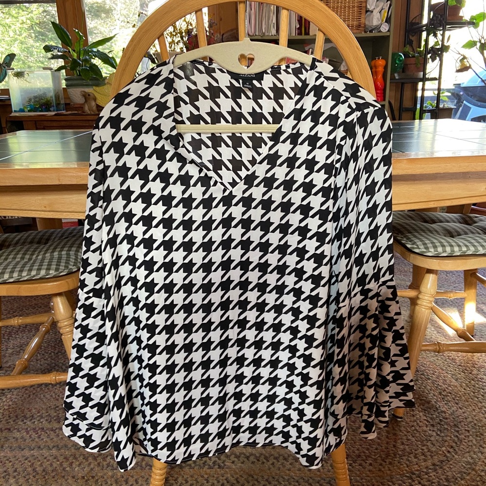 Alfani black and white blouse